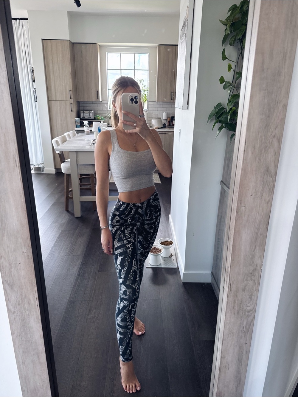 Nike Black & White Printed High-Rise Leggings (Size XS)